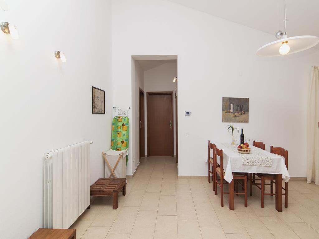 Apartments Ceja Near Sea Medulin Habitación foto